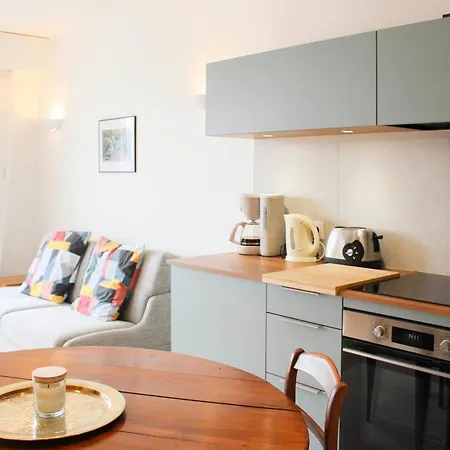 Renovated With Quiet Balcony *